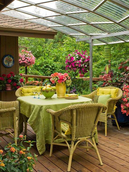 Jardim de flores, terraço, móveis aconchegantes, cadeira de vime