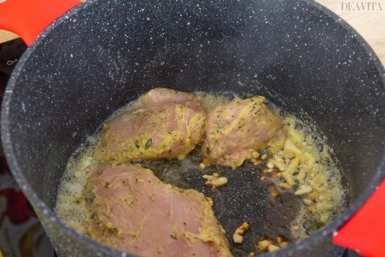 Receitas com baixo teor de carboidratos grelhados de frango e alho