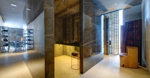 paredes interiores-pedra natural-alto brilho-preto-banheiro-padrão de parede