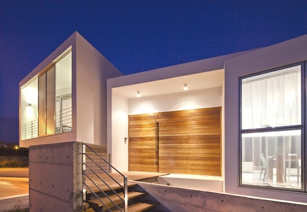 Casa com ideias de design de exteriores para escadas