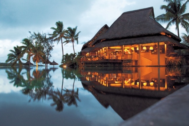 Hotel de estilo de vida com piscina moderna - Constance Le Prince-Maurice Maurício