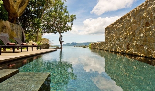 exótica-villa-feriado-tailândia-piscina-natural-parede de pedra