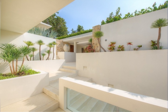 villa de férias de luxo em frente ao jardim da tailândia-design-white-walls