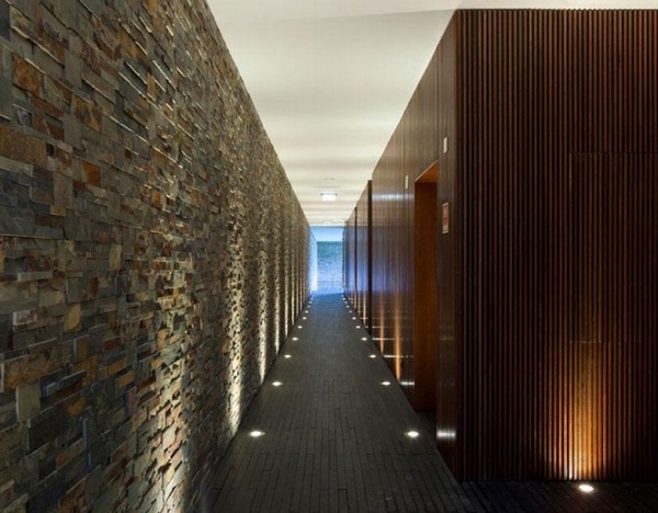 Iluminação de piso de design de interiores de hotel de luxo em corredor