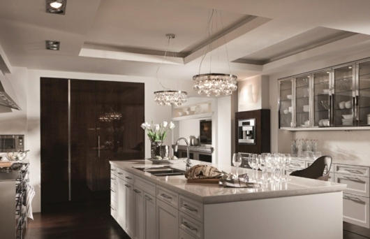 luxuoso-branco-cozinha-marrom-acentos-SieMatic-Italia