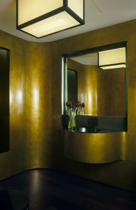 Golden Bathroom Walls Loft Nova York
