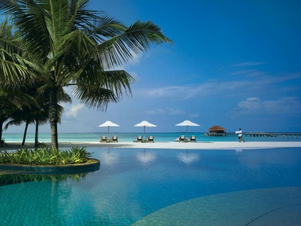 Vista dos guarda-chuvas do Kanuhura Maldives