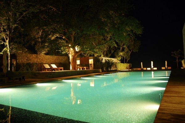 piscina casa de férias de luxo na tailândia design moderno iluminação correspondente