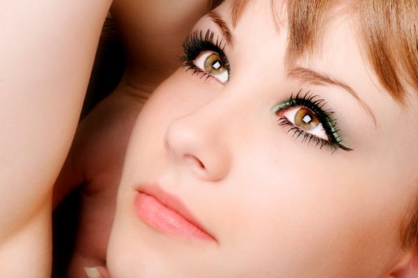 Olhos justos maquiar cores de sombra de olhos corretamente