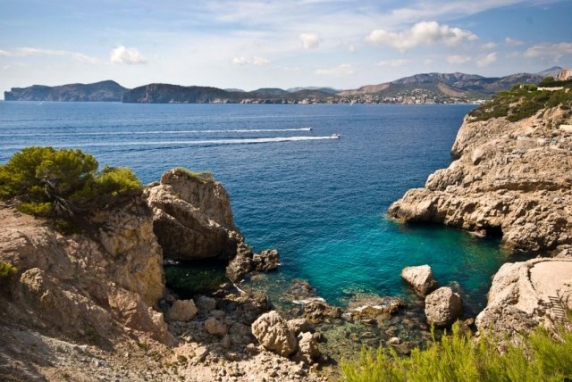 Mallorca Gold Villa - vista para o mar rochoso na costa verde