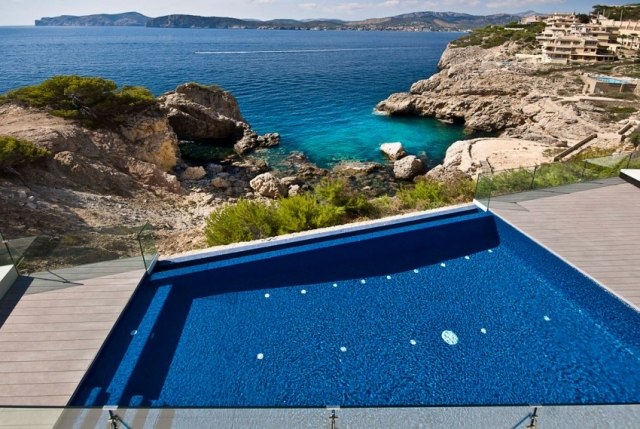 villa espetacular com piscina ao ar livre - grade de vidro do deck de madeira - Maiorca