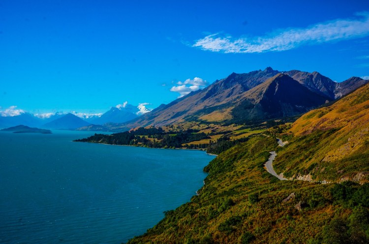 nova-zelândia-paisagem-natureza-montanhas-oceano-verde