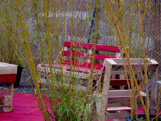 ideias de móveis de jardim vermelhos para móveis feitos de paletes de madeira