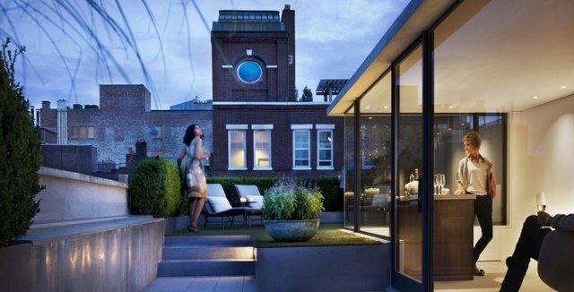 Idéias de móveis projetar casa com parede de vidro