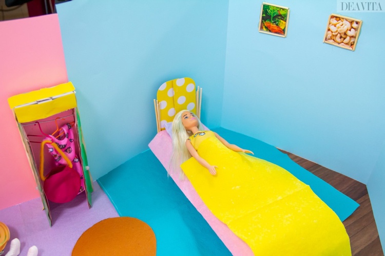 Faça sua própria mobília para a casa de bonecas, construa uma cama da Barbie