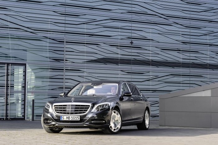 Mercedes-Maybach-S-600-first-pictures-of-the-S-Class-sedan-with-3.360 mm-entre-eixos