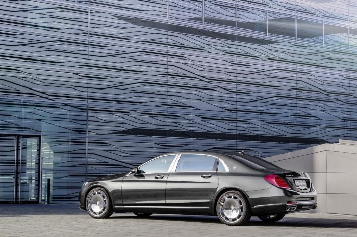 nova-Mercedes-Maybach-S-600-Suv-extra-classe-especial-design-da-parede lateral