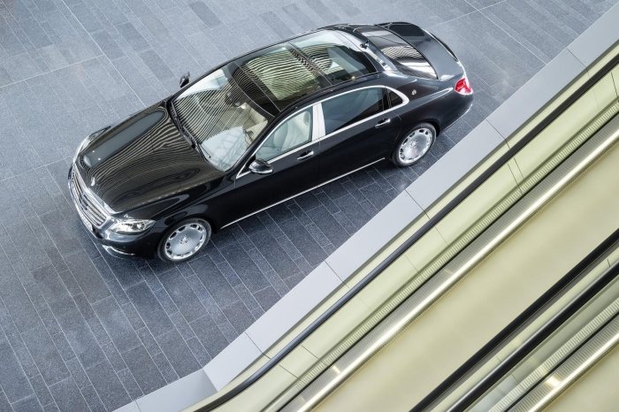 Mercedes-Maybach-S-Class-pictures-view-from-upper-luxury-car-black