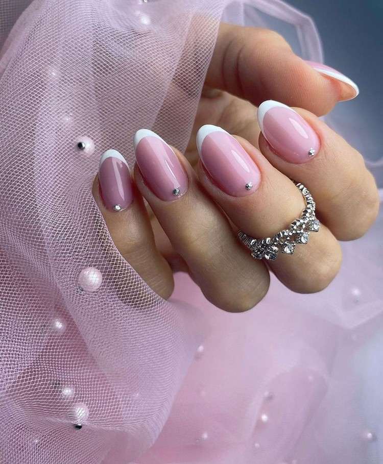 Micro French Nails tendência unhas de gel rosa curtas