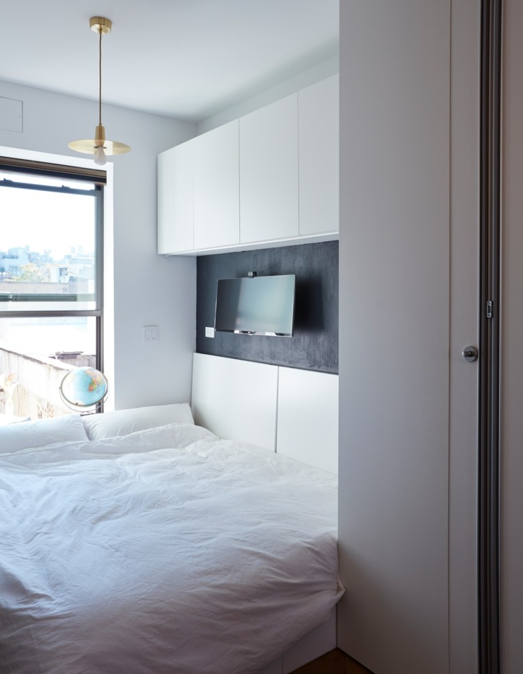 micro apartment life editado 2 graham hill new york móveis ajustáveis ​​área de dormir funcional