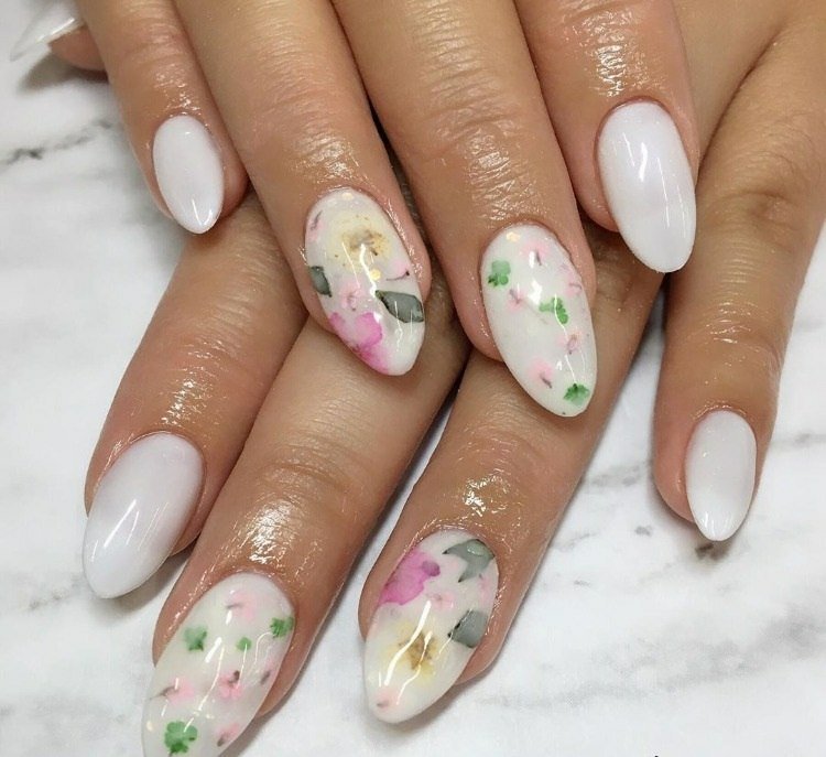 Unhas de verão tendência de idéias de design de unhas de esmalte branco