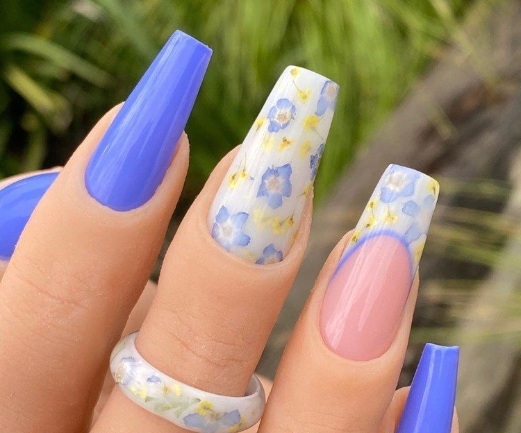 Milk Bath Nails Nail Trend Classic cor azul unhas de verão