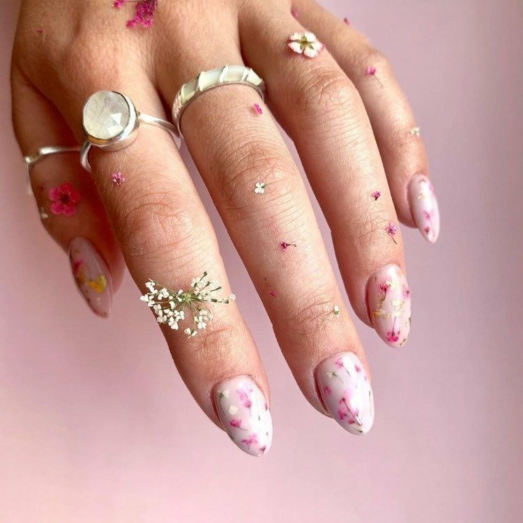 Ideias de design de unhas para unhas em formato de amêndoa tendências para unhas longas 2020