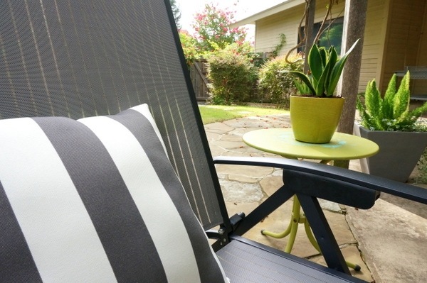 jardim-lounge-móveis-temperar-você-mesmo-capa de almofada listrada