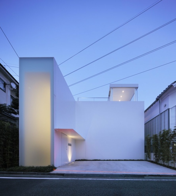 Fachada de arquitetura japonesa pura com minimalismo