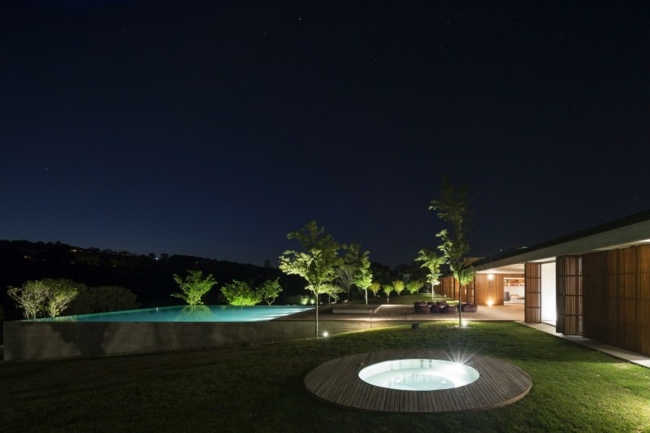 free house brasil design moderno iluminação de jardim