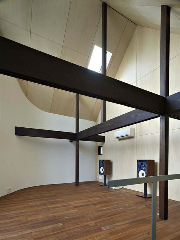área de estar com interior minimalista