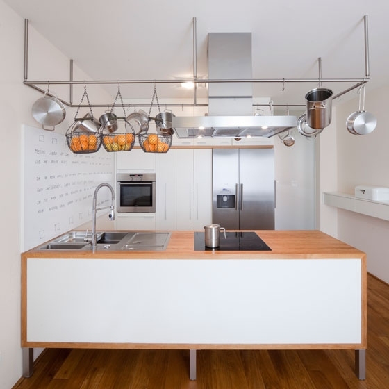 cozinha moderna em um pequeno apartamento