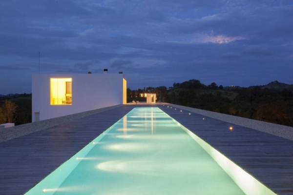Projeto de casa de fim de semana em terraço de estilo minimalista