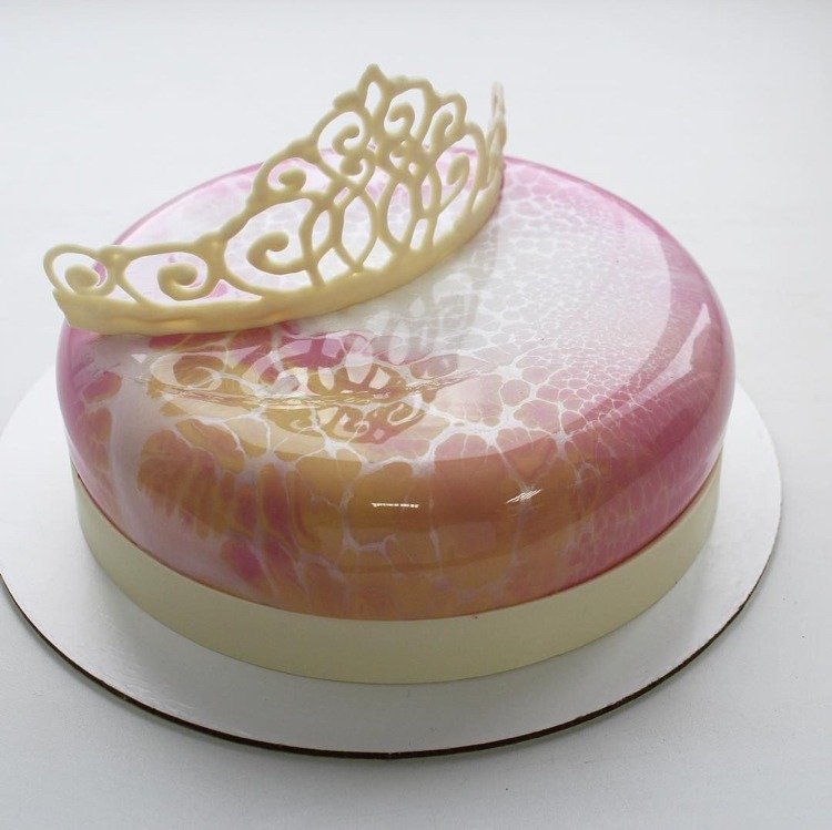 espelho esmalte bolo menina aniversário coroa chocolate branco