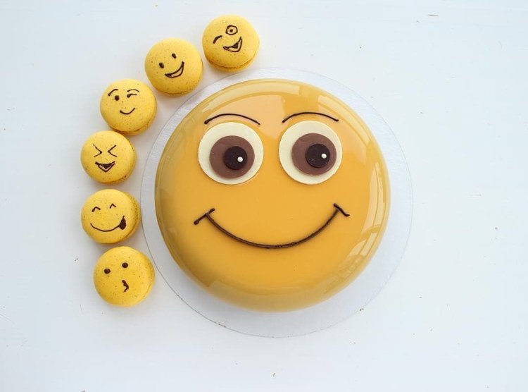 Smiley de aniversário de crianças com esmalte de espelho