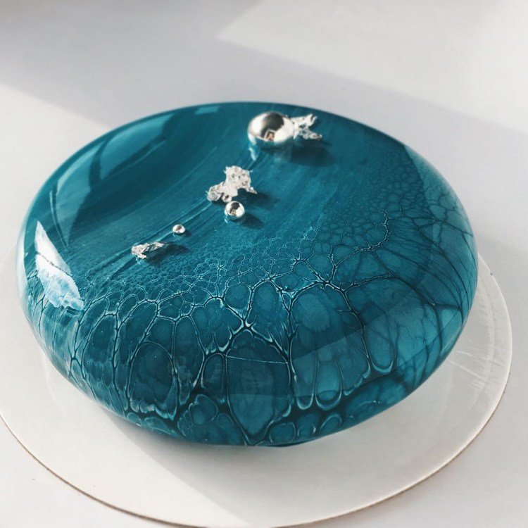 bolo de casamento com cobertura espelhada marmoreie