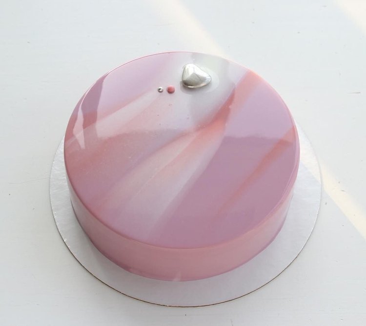 espelho esmalte bolo coração marmorizado rosa branco mistura de corante alimentar