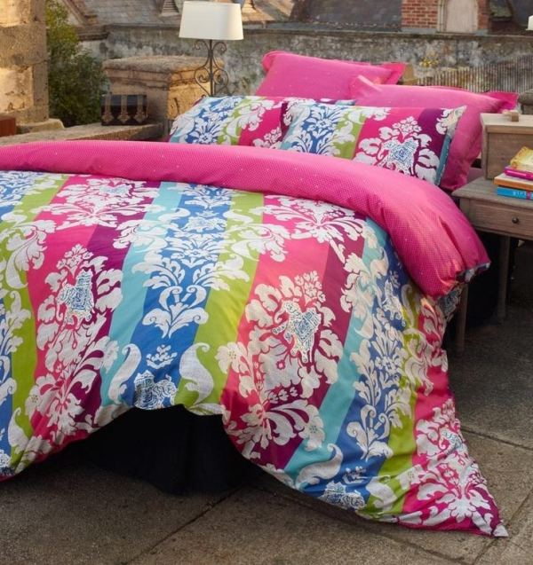 Atmosfera de dormir aconchegante cama rosa idéias design feminino quarto-travesseiro-edredom-corredor