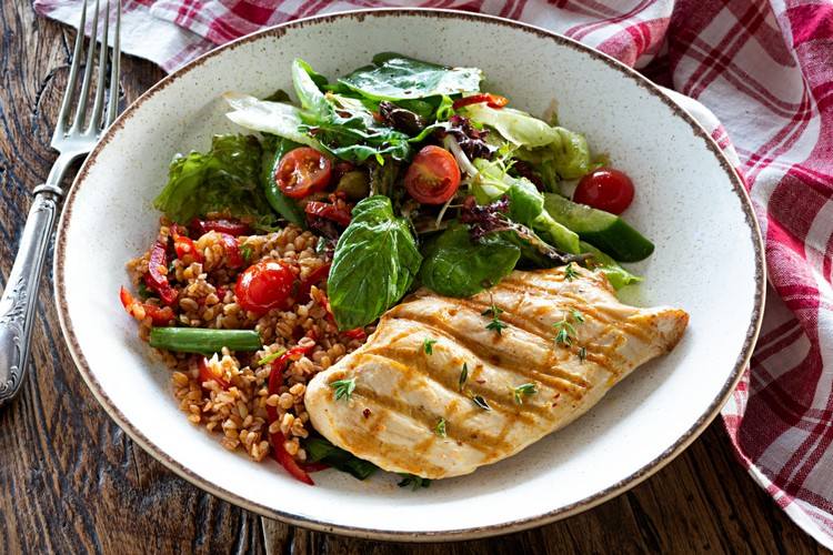 Golo Diet Receitas Peito de Frango com Salada e Bulgur