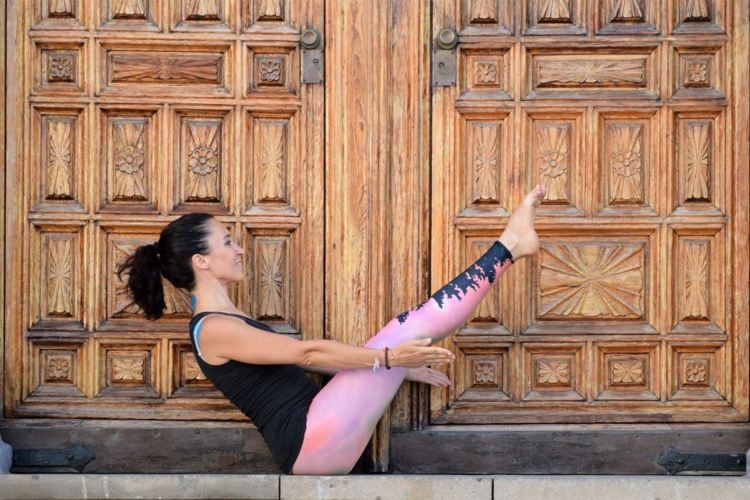 boot pose exercícios de ioga para iniciantes com fotos