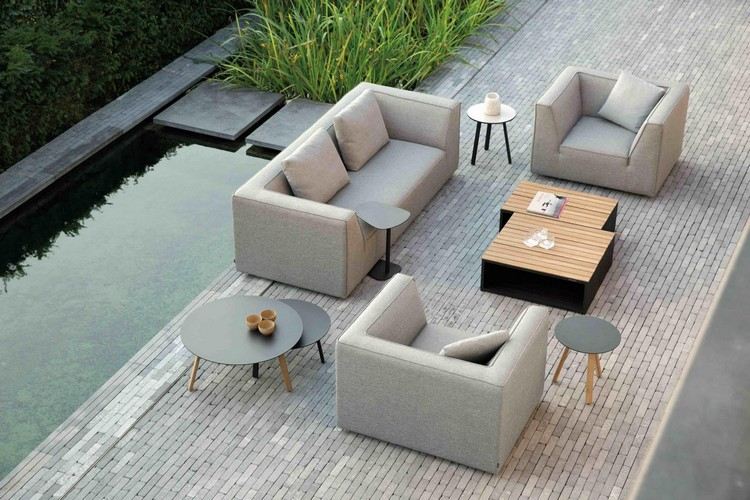 Configure a mobília da área de estar ao ar livre