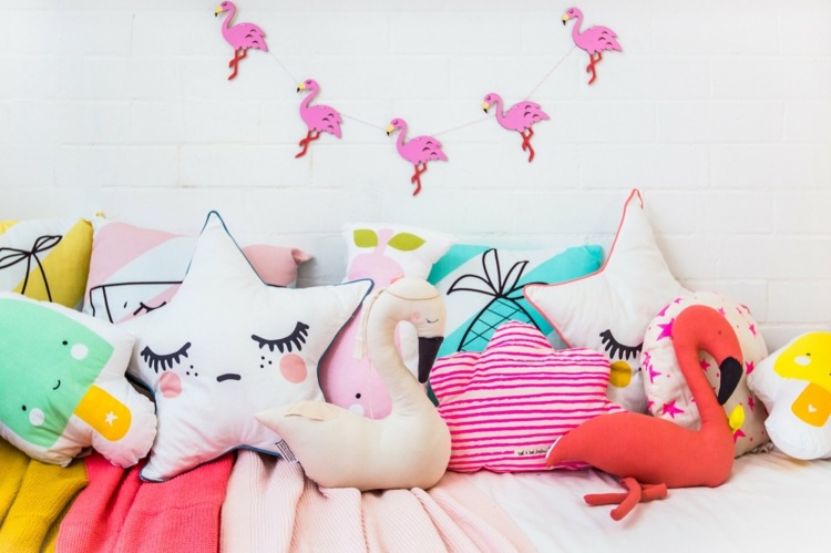 flamingo infantil decoração quarto guirlanda almofadas coloridas
