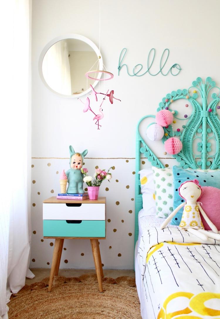 menina quarto infantil decoração flamingo bonecas esquema de cores rosa branco hortelã