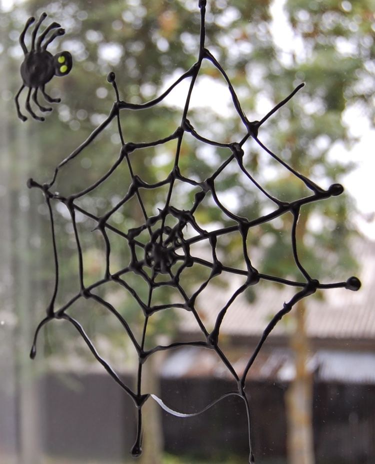 janela-fotos-outono-crianças-preto-aranha-teia de aranha-criativo