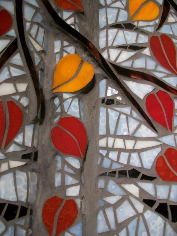 decorativo-outono-mosaico-janela-fotos-descolorido-folhas-pintando-com-crianças