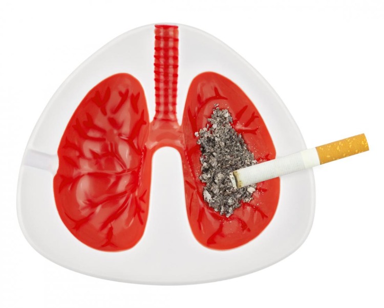 Cinzeiro em forma de pulmão com cigarro