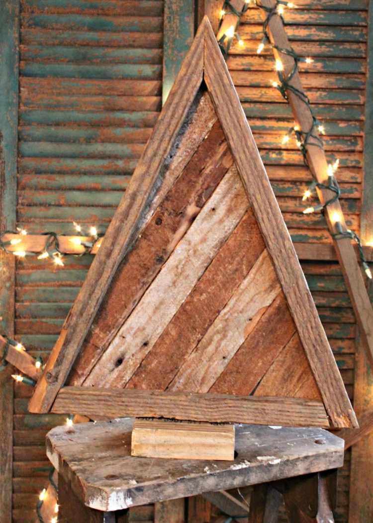 funileiro de madeira para natal árvore-ideias-tábuas-luzes de fadas