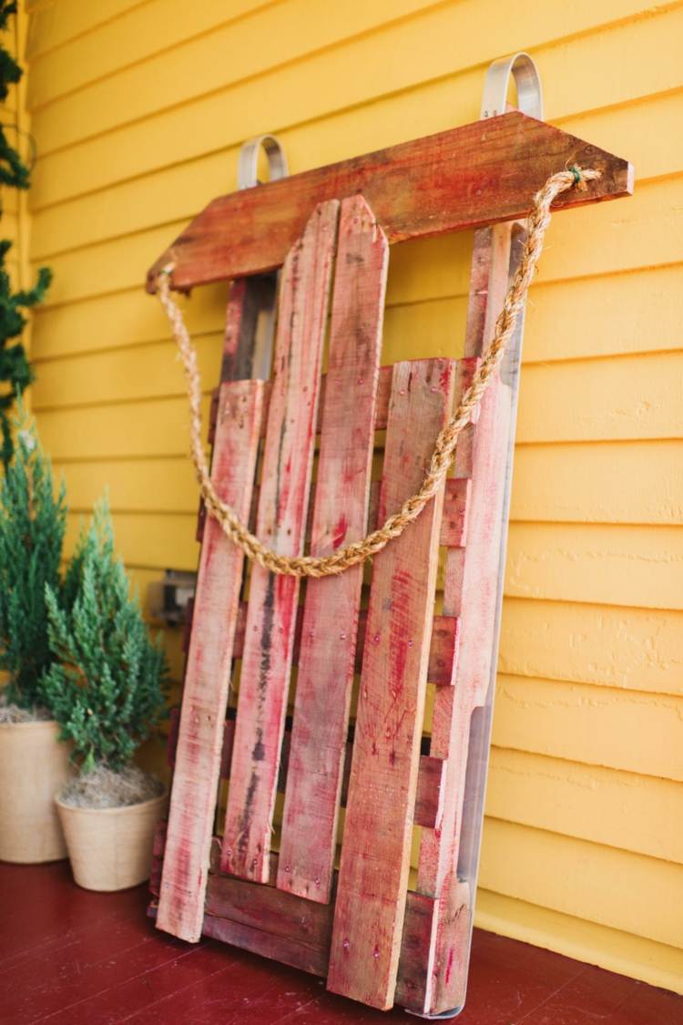 wood-tinker-christmas-sledge-build-decoration-pallet-boards