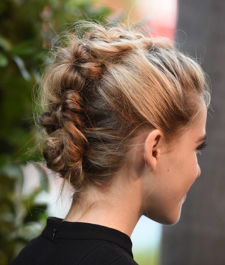 penteados de comprimento médio na moda na altura dos ombros estilo de cabelo trançado instruções