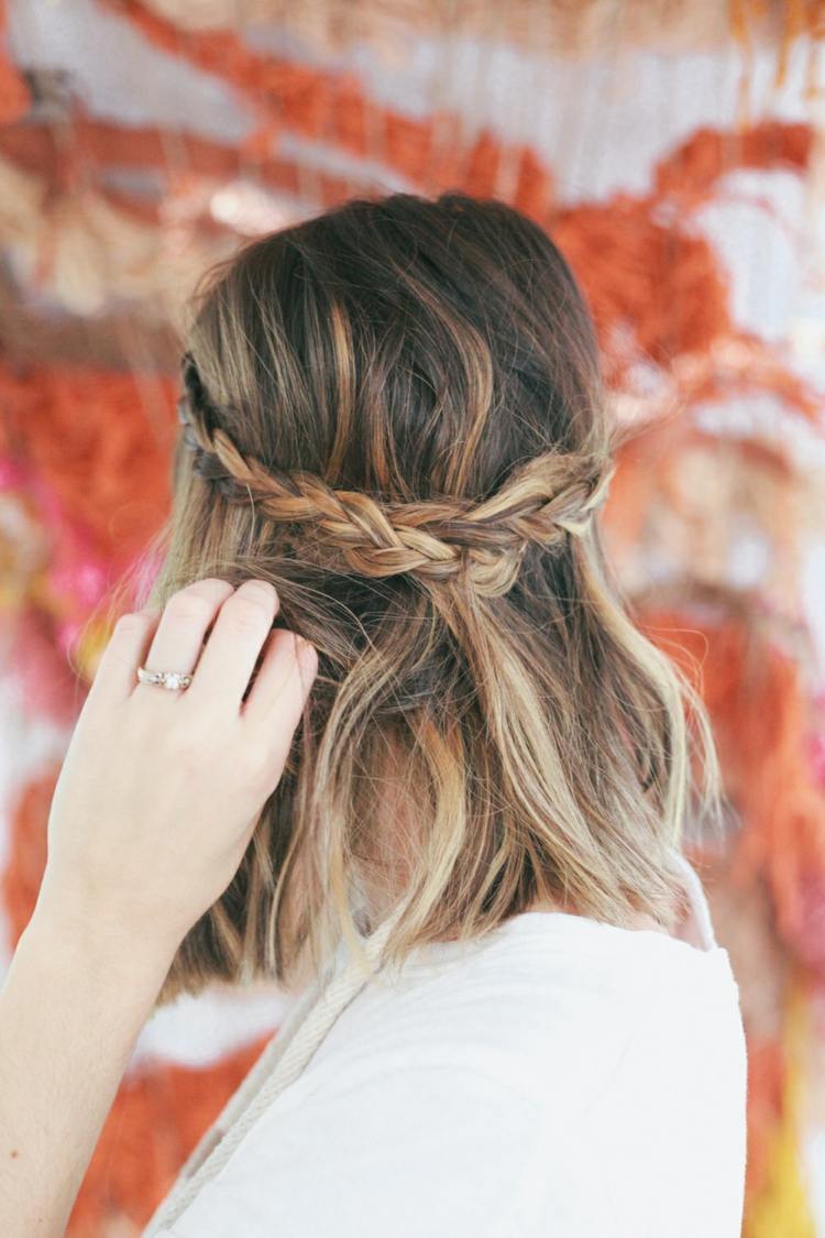 cortes de cabelo de comprimento médio penteados com tranças cabelos na altura dos ombros